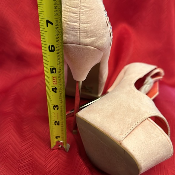 Qupid Pink 5.5” Platform Heel. Open Toe. Size8 - Picture 2 of 4